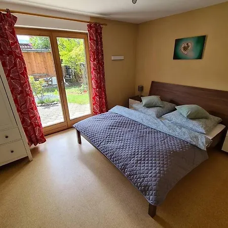 By Toni - Ferienwohnung Mit Garten In Garmisch-Partenkirchen