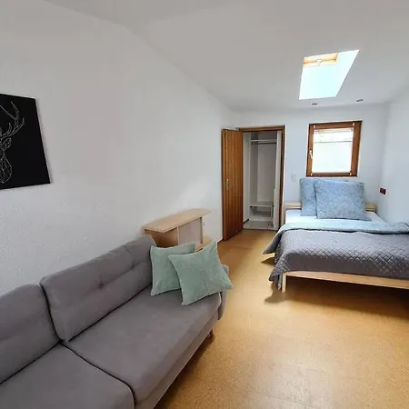 By Toni - Ferienwohnung Mit Garten In Apartamento
